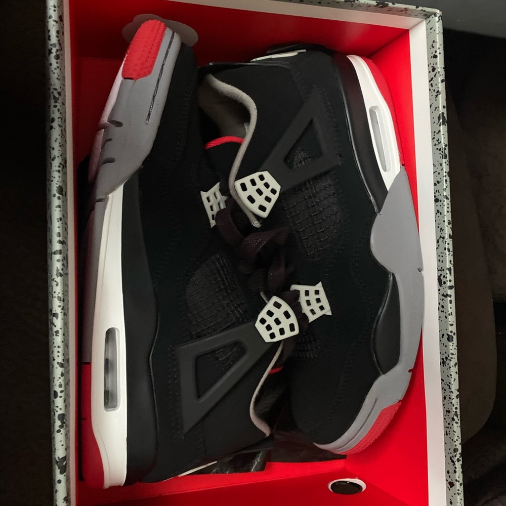 Jordan size 9 - Picture 3 of 6